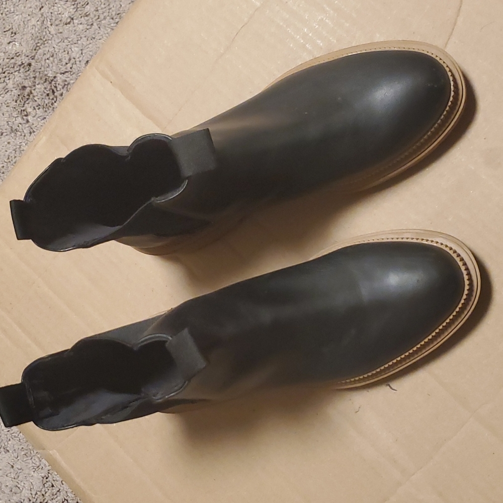 Black two toned boots